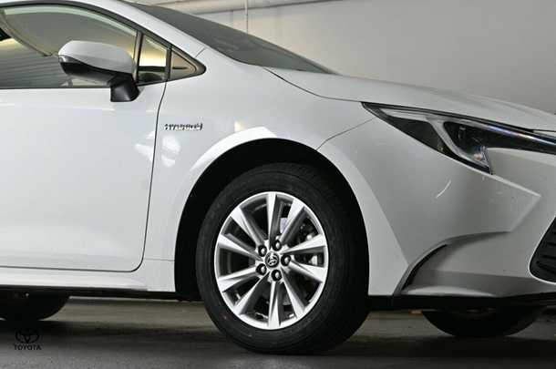 2023 Toyota Corolla Sedan Hybrid Ascent Sport image 6