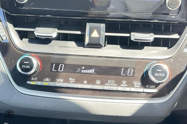 2022 Toyota Corolla Hatch Hybrid Ascent Sport image 16