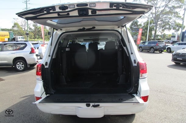 2018 Toyota Landcruiser Sahara image 9