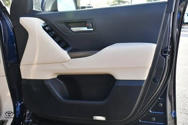 2022 Toyota Landcruiser VX image 5