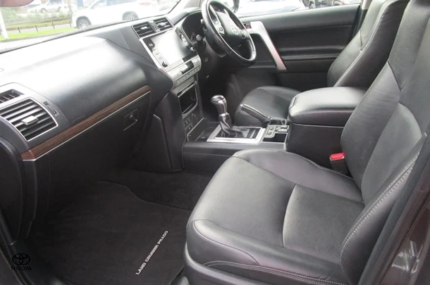 2021 Toyota Prado VX image 5