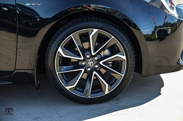 2024 Toyota Corolla Hatch Hybrid ZR image 25