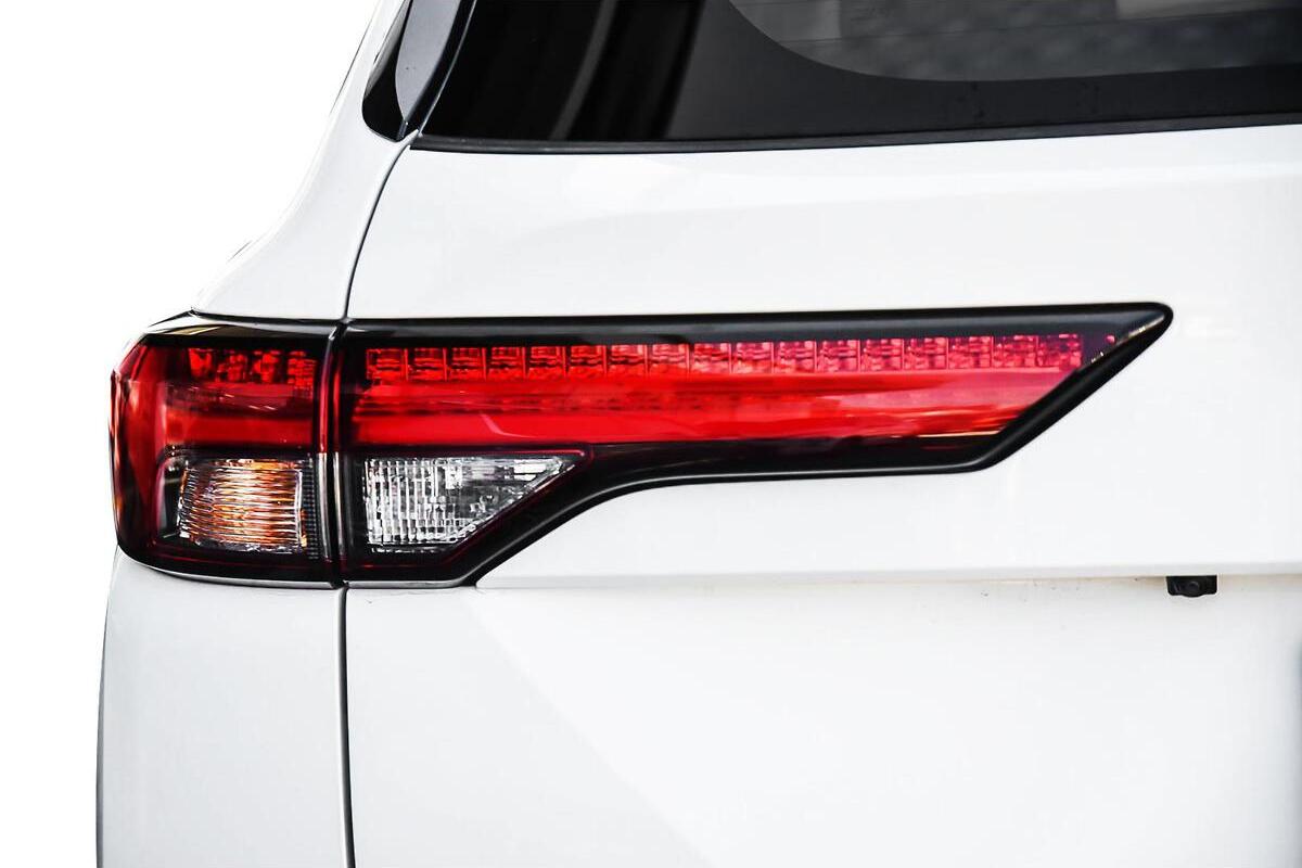 2024 Mitsubishi Outlander ES ZM Auto 2WD MY24 image 18