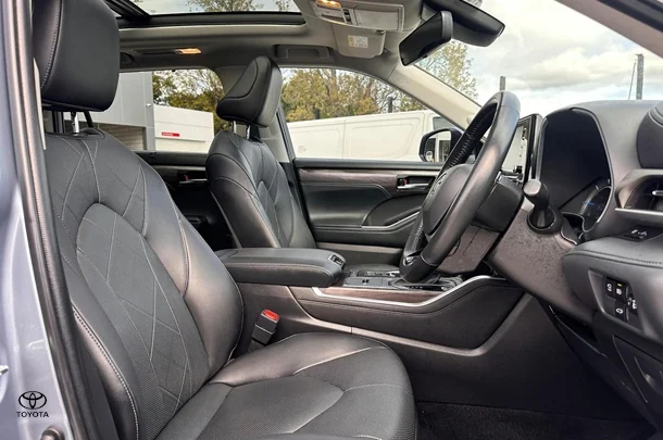 2022 Toyota Kluger Hybrid AWD GRANDE image 13