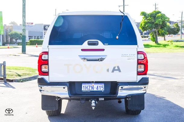 2023 Toyota HILUX SR5 image 5
