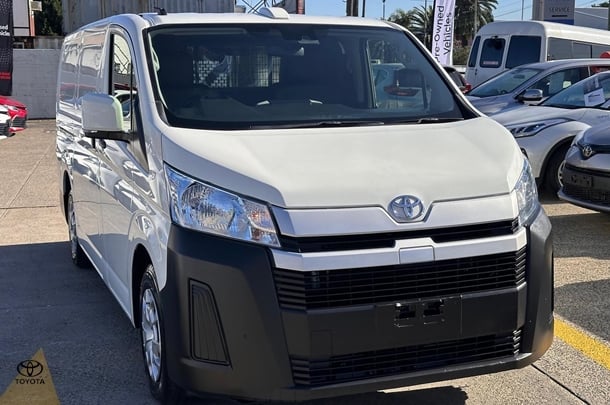 2021 Toyota HiAce LWB image 4