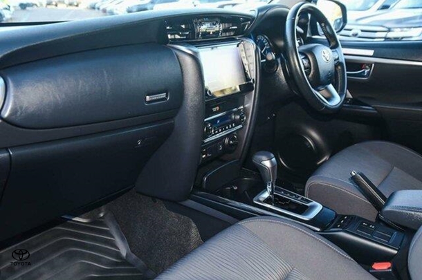 2023 Toyota Fortuner GXL image 9