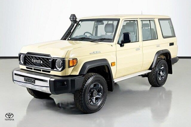 2023 Toyota LANDCRUISER MILITARY GXL image 4