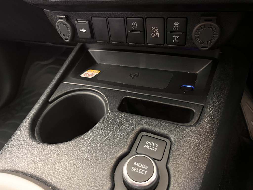 2024 Toyota Hilux SR5 image 14