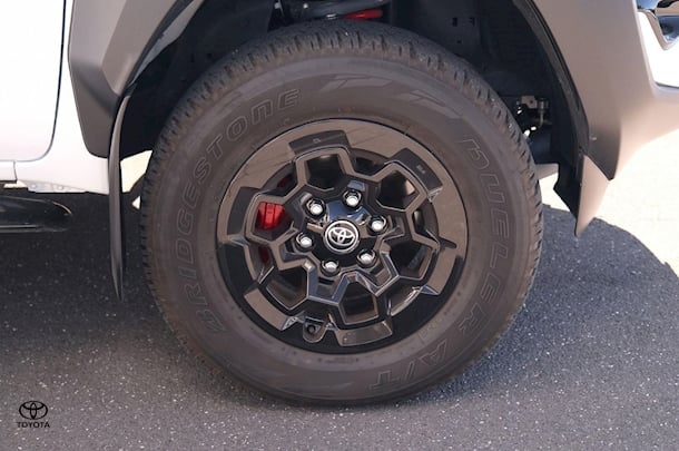 2023 Toyota Hilux GR Sport image 6