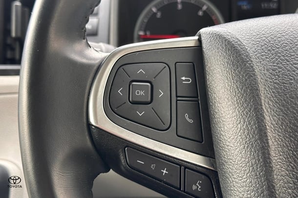2021 Toyota HiAce LWB image 15
