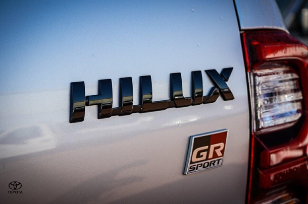 2023 Toyota Hilux 4x4 GR-S image 9