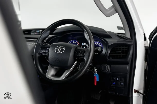 2020 Toyota Hilux SR image 20