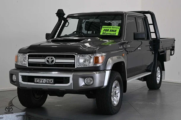 2021 Toyota LC Military GXL image 1