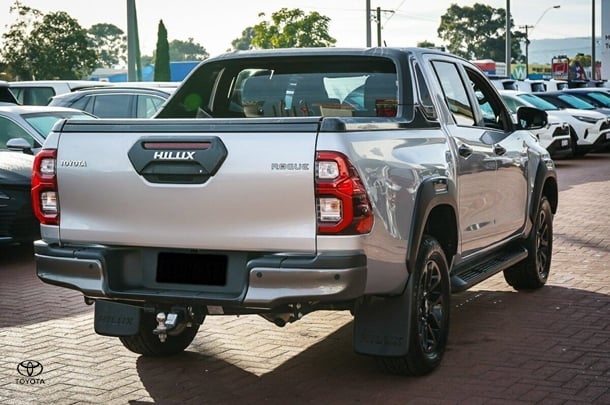 2021 Toyota Hilux 4x4 Rogue image 8