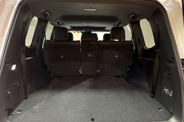 2022 Toyota Landcruiser VX image 13