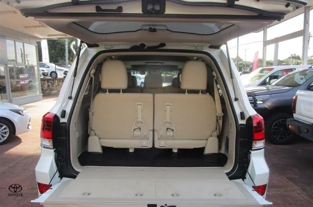 2019 Toyota Landcruiser VX image 18