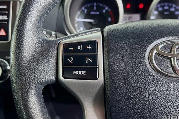 2017 Toyota Prado GXL image 18