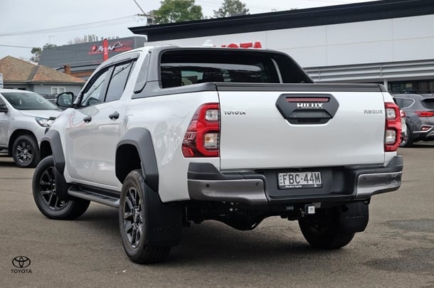 2023 Toyota HILUX Rogue image 2