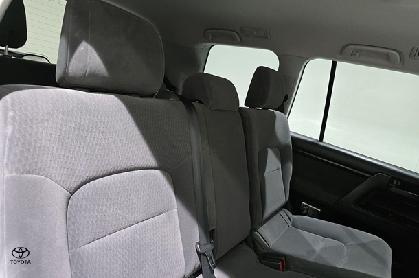 2020 Toyota Landcruiser GXL image 28