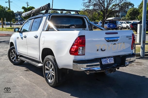 2020 Toyota HILUX SR5 image 2