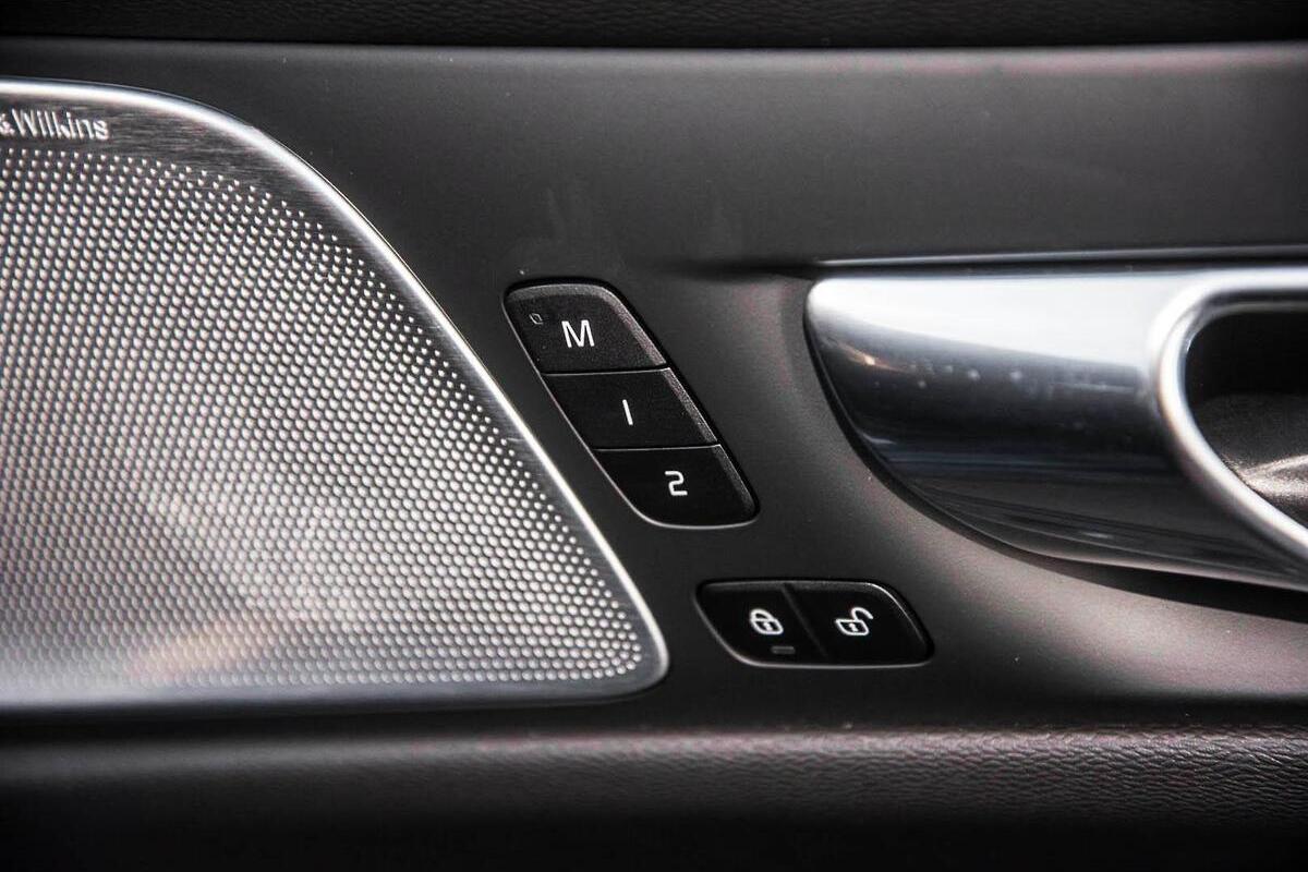 2024 Volvo S60 Recharge T8 Black Edition Auto AWD MY24 image 18