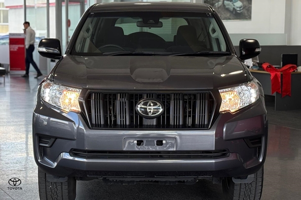 2020 Toyota Prado GX image 3