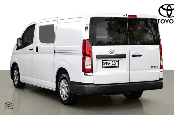 2022 Toyota HIACE LWB image 5