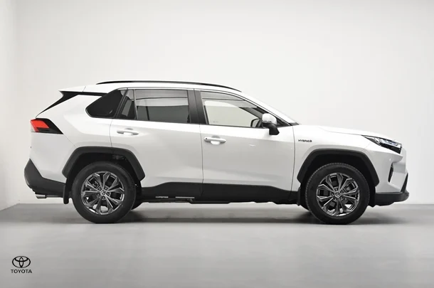 2024 Toyota RAV4 Hybrid GXL-2WD image 3