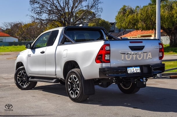 2024 Toyota HILUX SR5 image 2