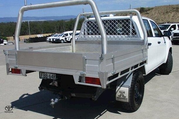 2023 Toyota Hilux 4x4 SR5 image 9