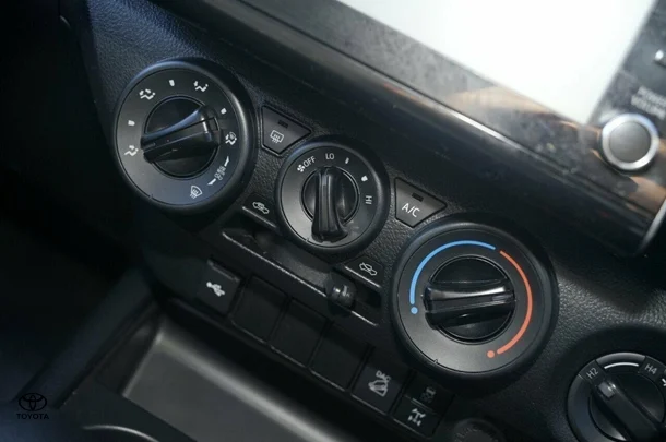 2024 Toyota HILUX SR image 16