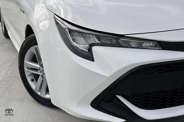 2022 Toyota Corolla Hatch Hybrid Ascent Sport image 3