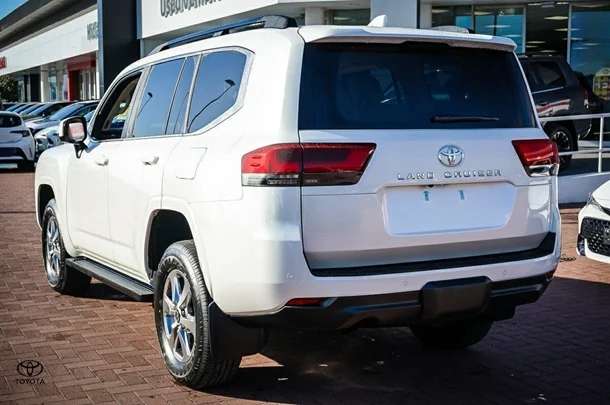2025 Toyota Landcruiser VX image 6