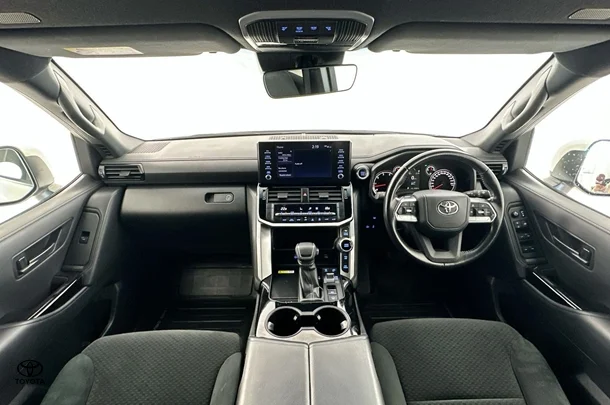 2023 Toyota Landcruiser GXL image 2