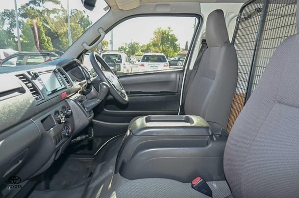 2017 Toyota Hiace LWB image 12