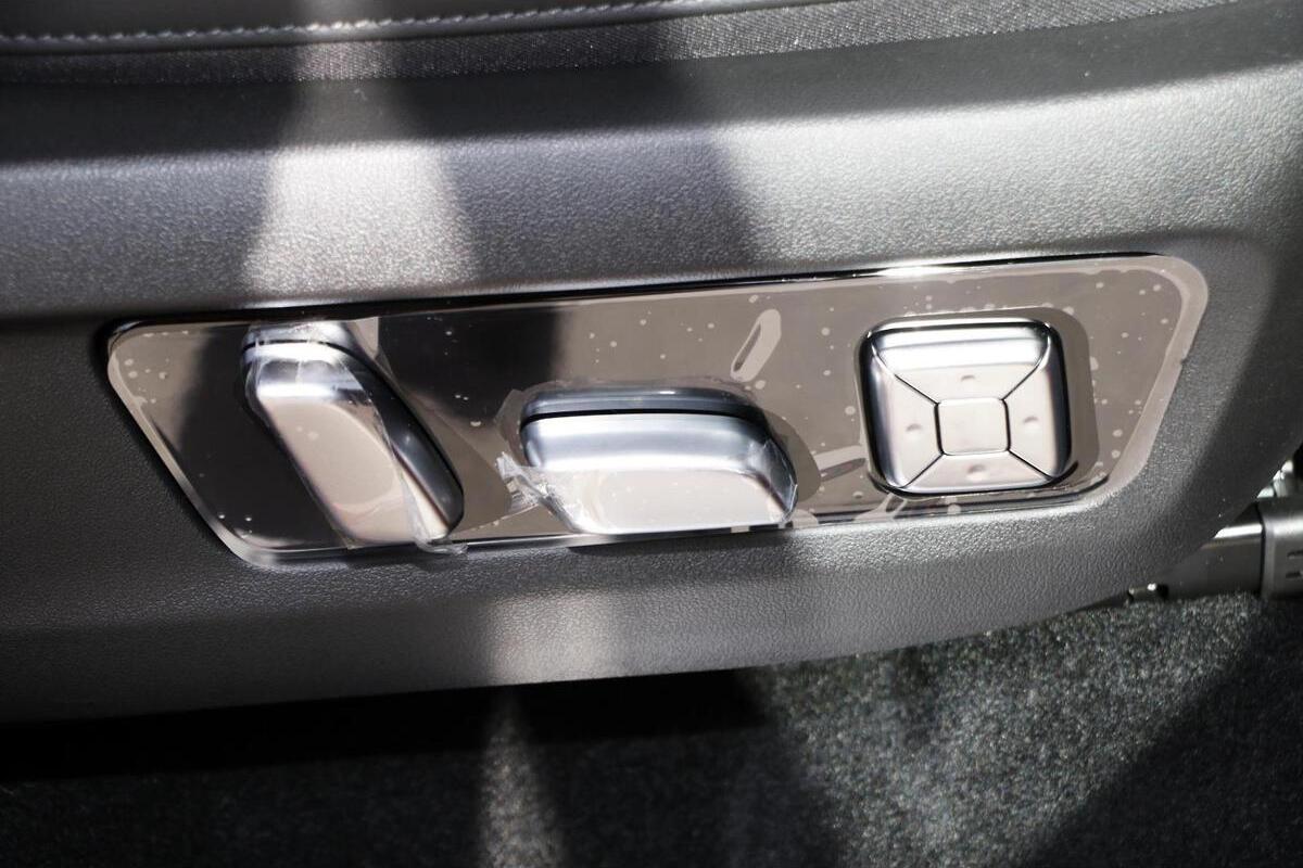 2025 GWM Tank 300 Ultra Auto 4x4 image 18