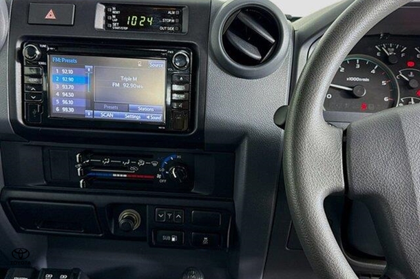 2021 Toyota LANDCRUISER MILITARY GXL image 13