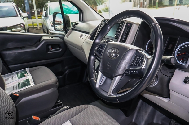 2020 Toyota Hiace LWB image 6