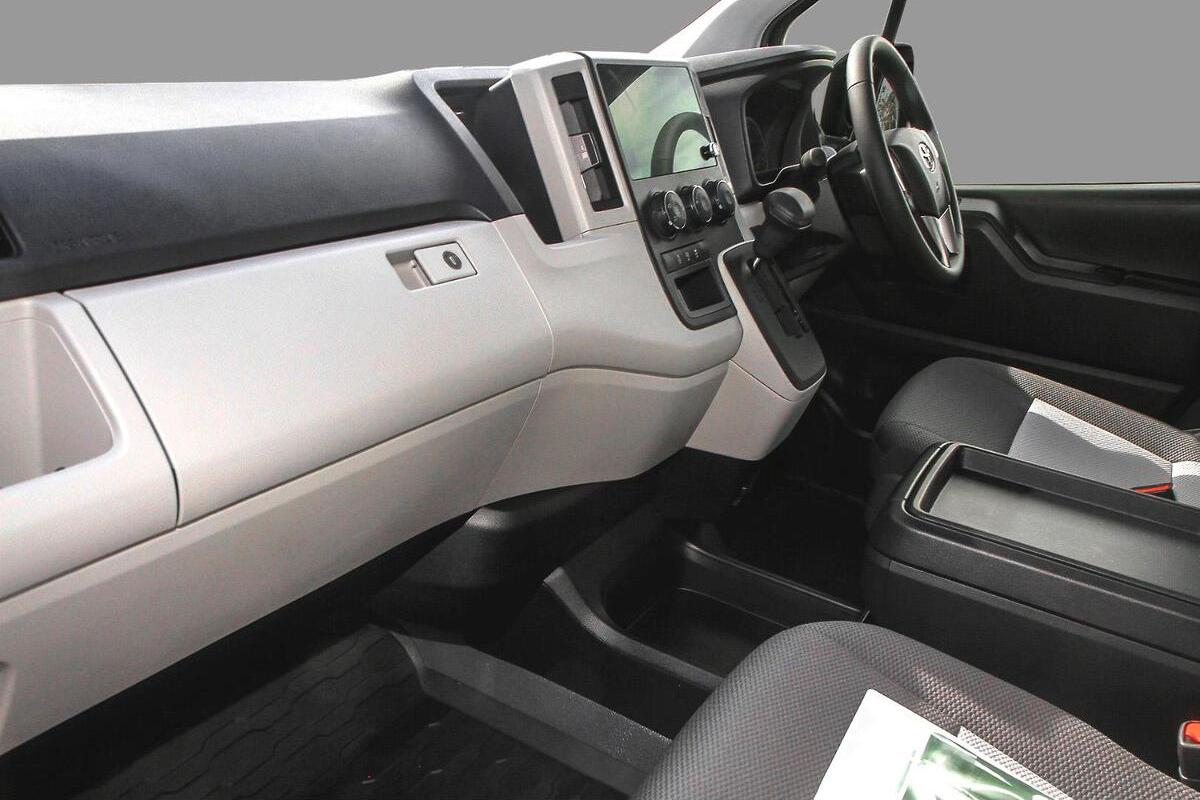 2024 Toyota Hiace LWB Auto image 7