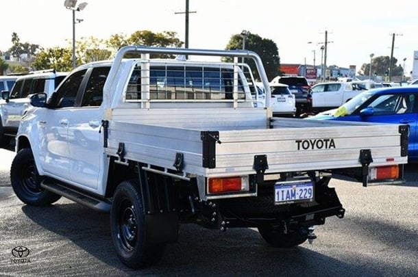 2023 Toyota Hilux SR image 2