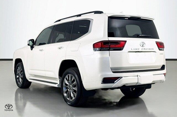 2022 Toyota LANDCRUISER Sahara ZX image 6