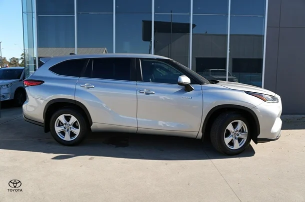 2022 Toyota Kluger Hybrid GX AWD image 3