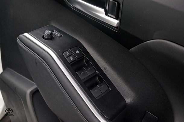 2023 Toyota KLUGER HYBRID GXL AWD image 17