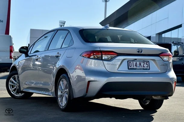 2024 Toyota Corolla Sedan Hybrid Ascent Sport image 3