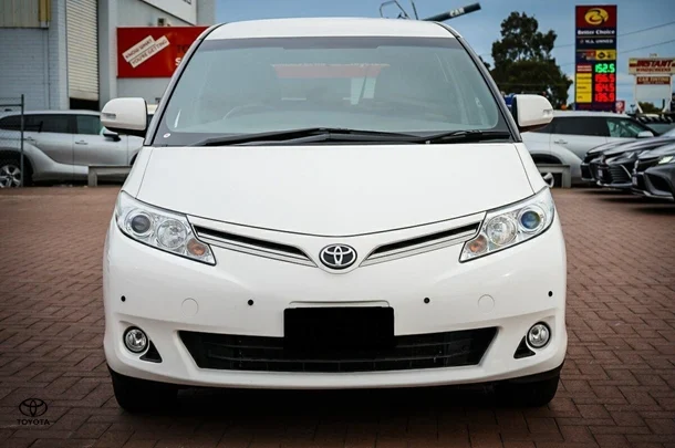2019 Toyota Tarago GLi image 3