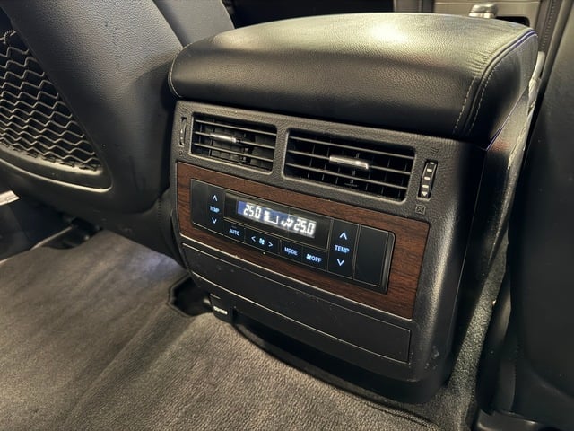 2019 Toyota Landcruiser VX image 16