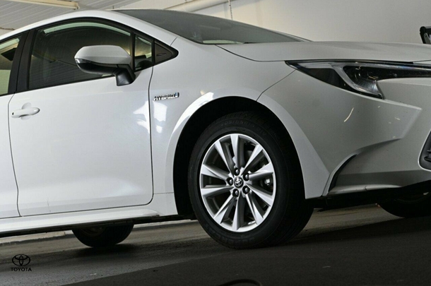 2023 Toyota Corolla Sedan Hybrid Ascent Sport image 6