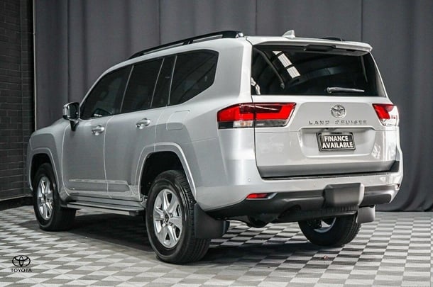 2025 Toyota Landcruiser GXL image 5