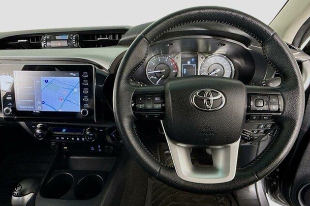 2022 Toyota Hilux SR5 image 19